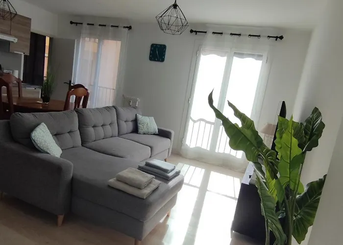 Confortable 2 Pieces Entre Menton Et Monaco Avec Parking Prive